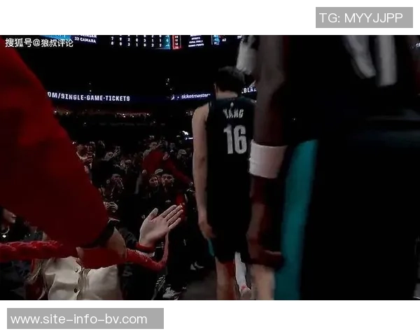 浓眉上半场表现惨淡未能得分仅贡献四板两助罚球全失引发球迷热议