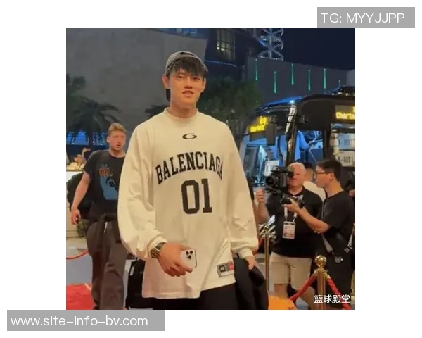 篮网队抵达澳门备战中国赛名宿卡特亲临助阵激励球员